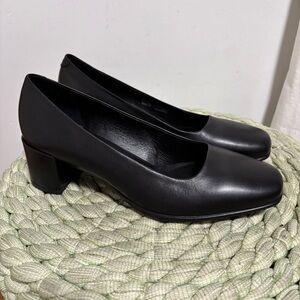 ECCO Shape 35 Squared Pump
Black Leather Block High-Heel Pumps NWOB